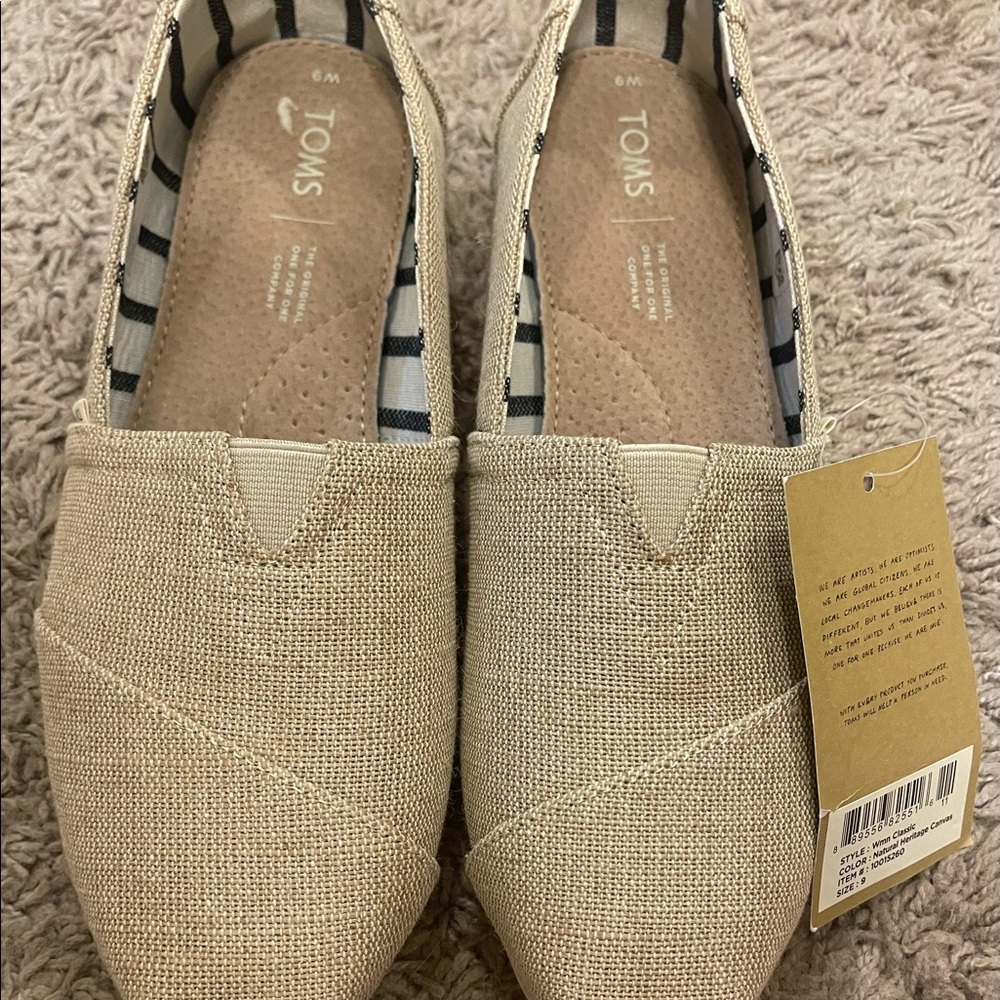Brand new TOMS sz 9